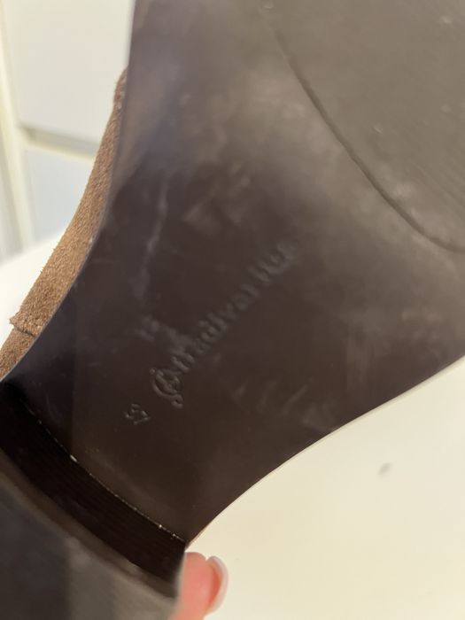 Brązowe skórzane kowbojki Stradivarius zamszowe botki