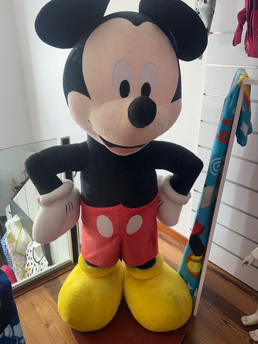 Bonecos gigantes Mickey e Minnie