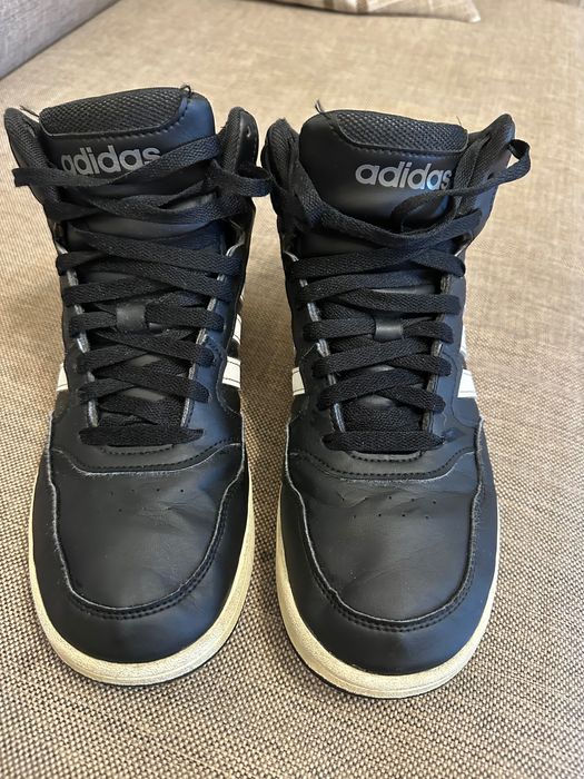 Продам кросівки Adidas HOOPS для хлопчика