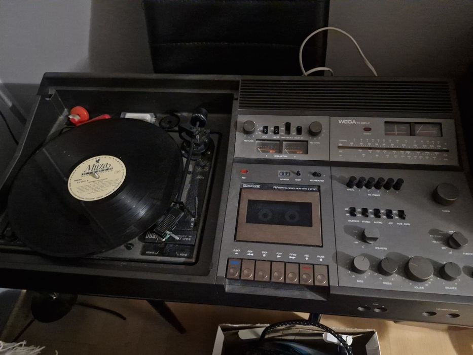 Wieża stereo vintage WEGA KS 3341-2 + gramofon – sprzęt z lat 70/80