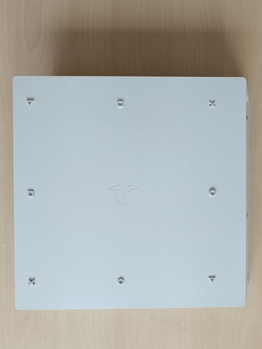 PS4 Pro 1TB Branca com comando