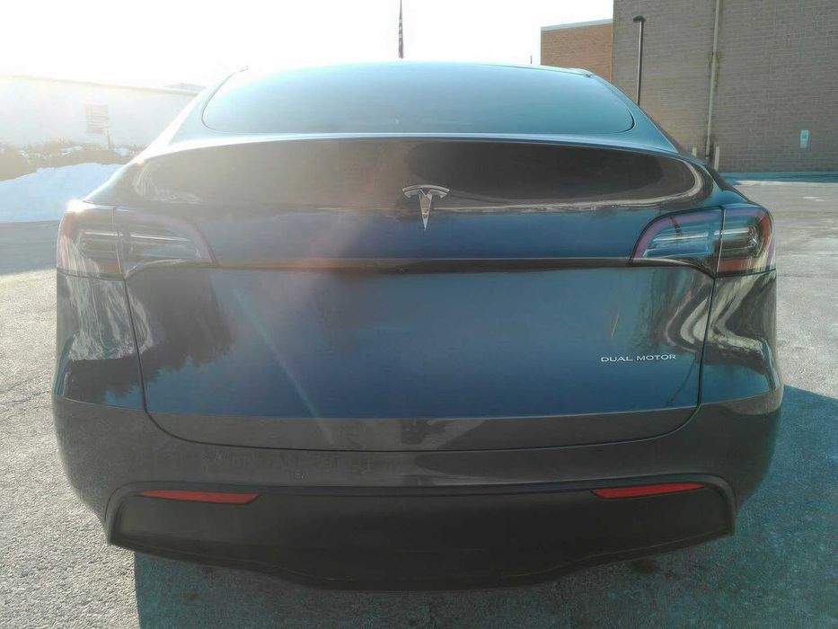 Tesla Model Y Long Range      2022