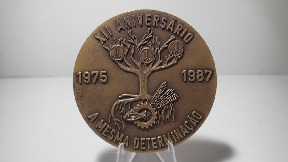 Medalhas de Bronze da comemoração da nacionalização da banca e seguros