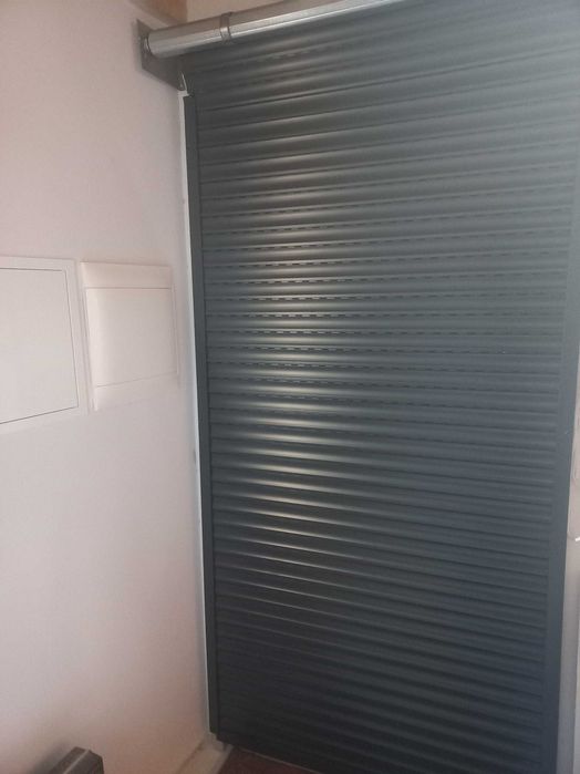 Estore resistente em aço , completamente novo