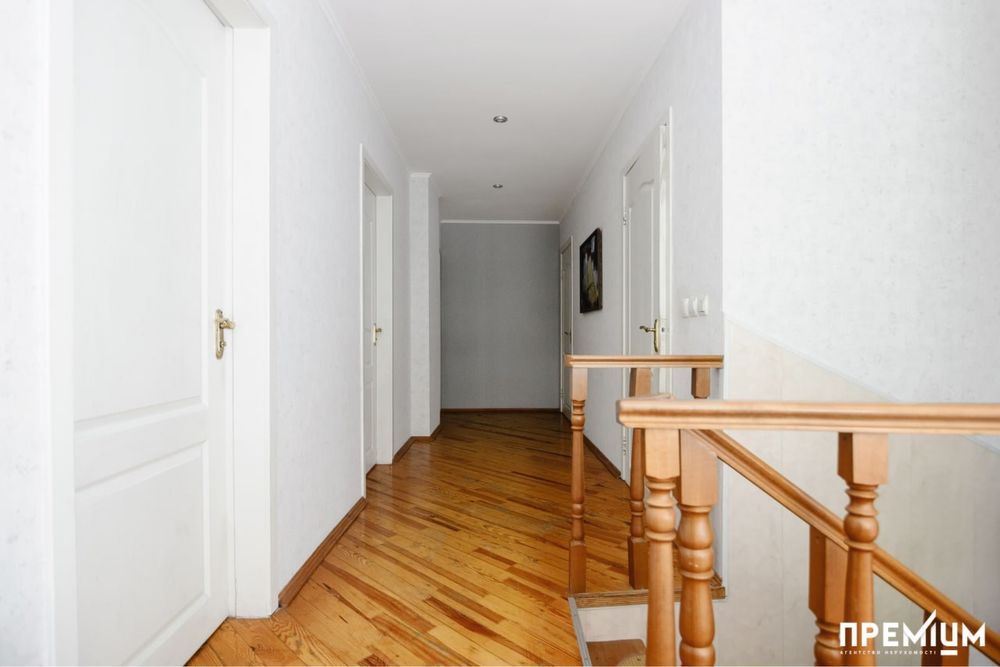 ПРОДАЖ Половина будинку 6 кімнат центр міста