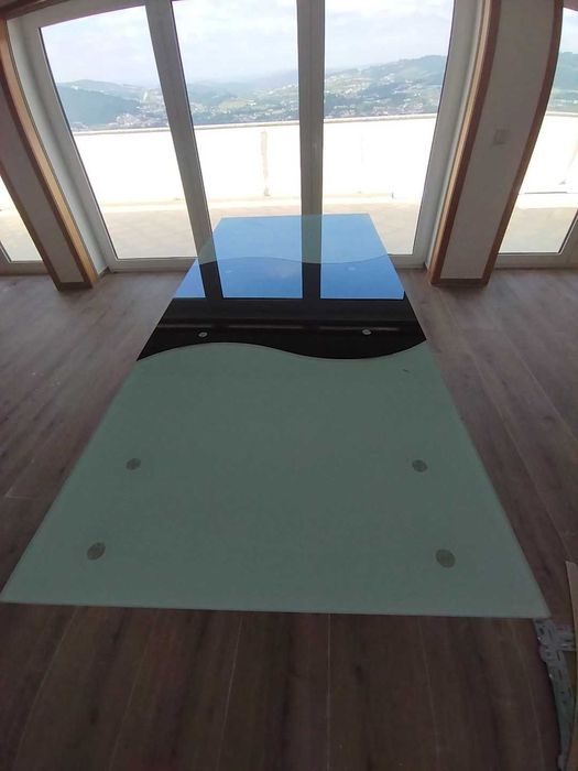 Mesa de cozinha + 4 Cadeiras