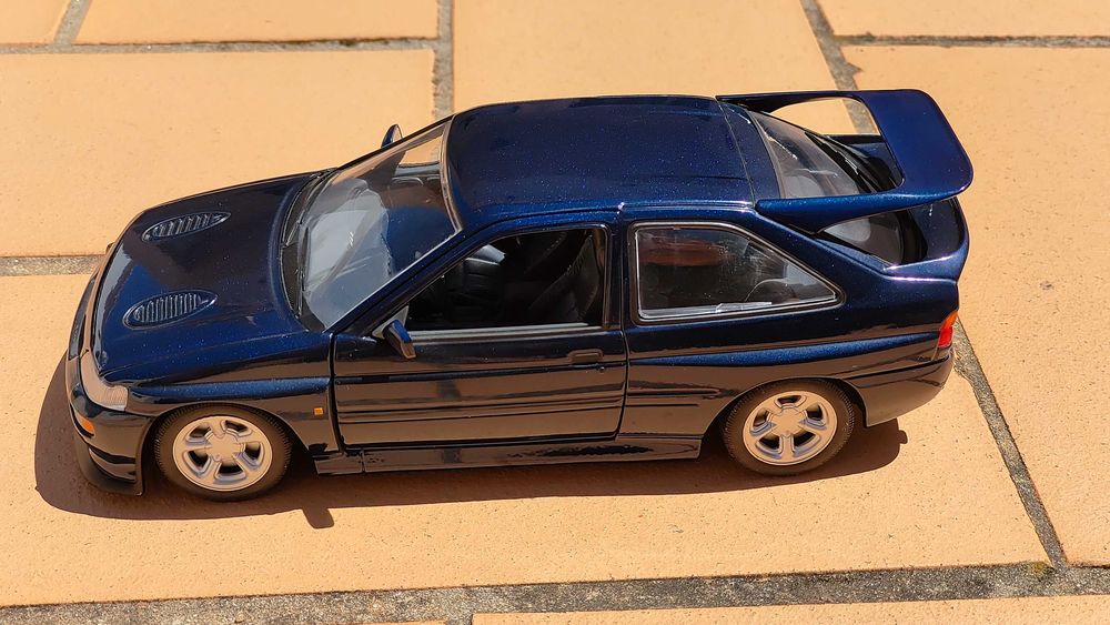Ford Escort RS Cosworth UT Model 1/18