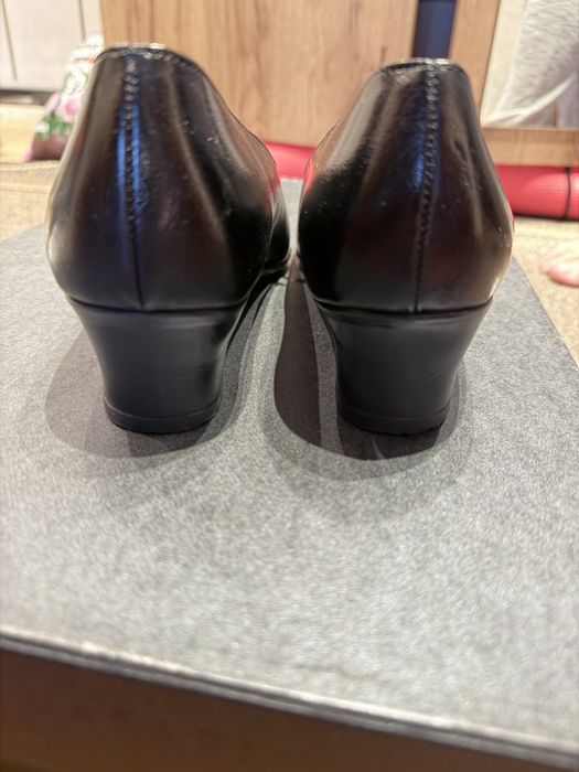 Шкіряні туфлі жіночі нові