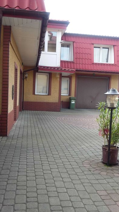 Pomieszczenia Magazynowe , 1 X 10 m2 oraz  drugie 20m2 . Super lokalizacja :}
