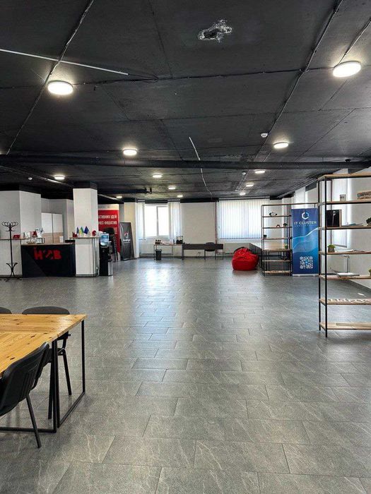 Продаж приміщення вільного призначення .ТЦ Монтблан