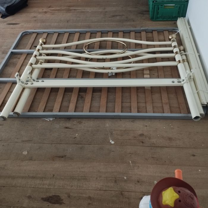 Cama de casal em ferro