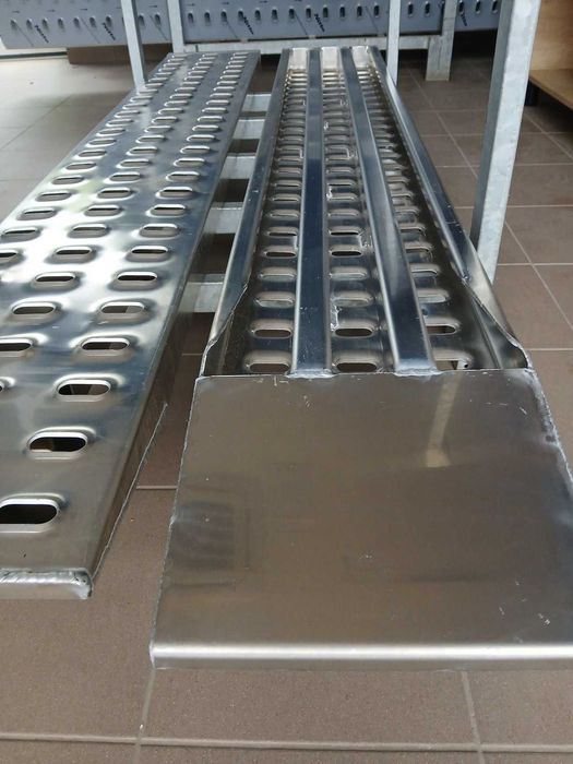 Najazdy- podjazdy 2500 x 315 x 69 mm. Ładowność 2500 kg