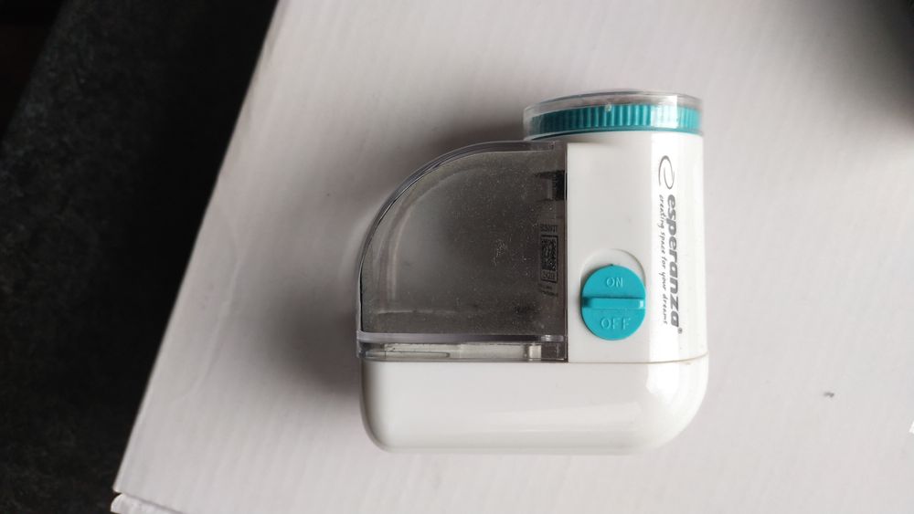 Turystyczna golarka do ubrań