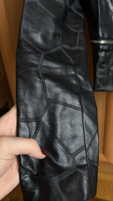 Шкіряна куртка жіноча