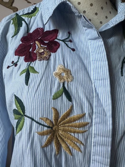 Niebieska koszula w paski z haftem boho kwiaty i ptak 3D
