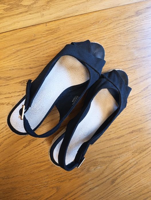 Lniane sandały na koturnie r.39