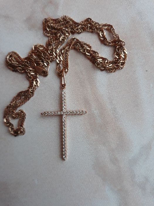 золотий хрестик з діамантами,крестик с бриллиантами