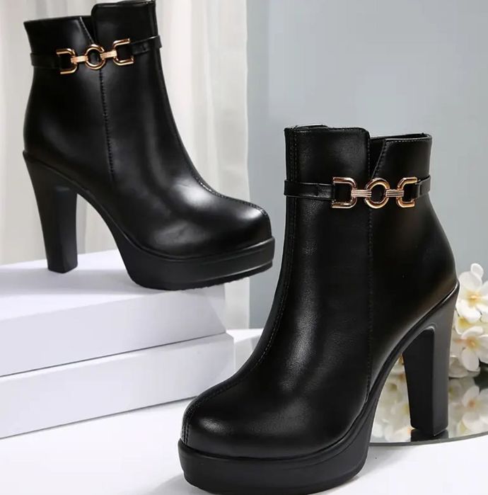 Взуття осіннє чорного кольору на каблуку