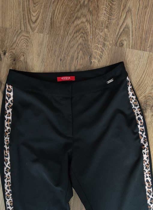 Spodnie materiałowe z lampasem Guess