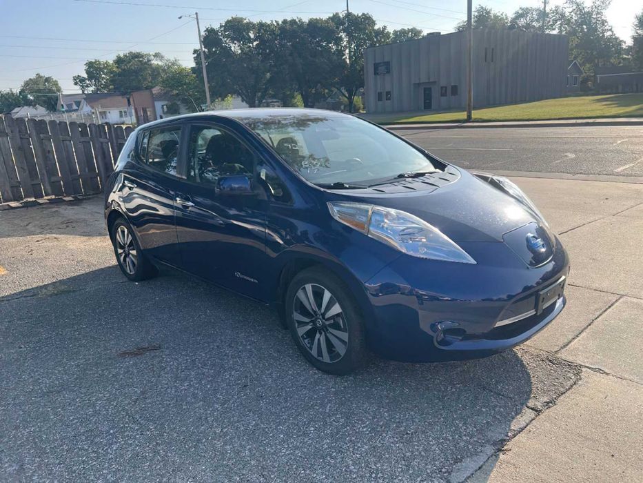 Nissan LEAF SL      2017