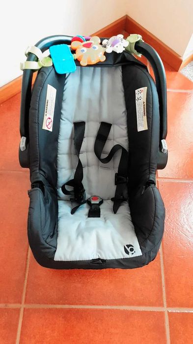 Carrinho de bebé (duplo), com baby coques isofix incluidas..