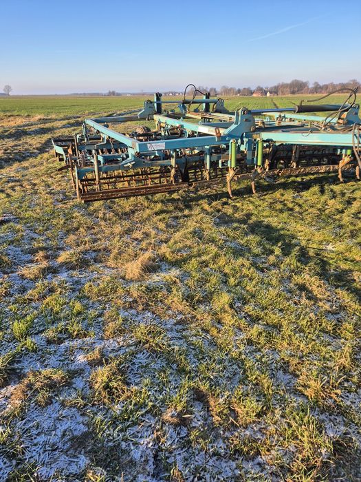 Agregat uprawowy przedsiewny