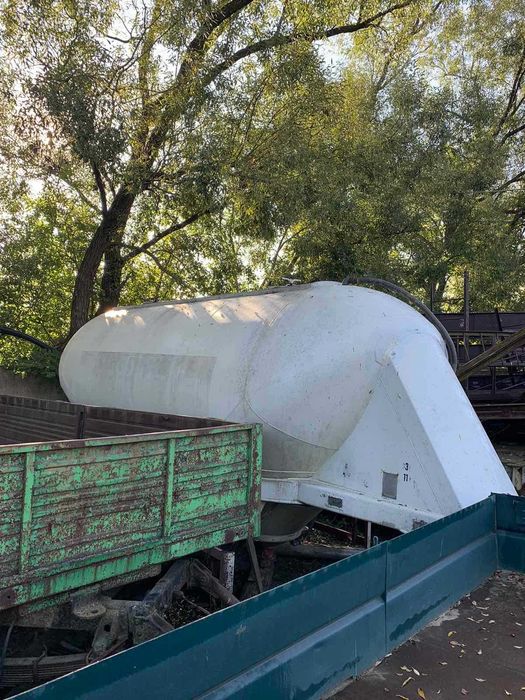 Напівпричіп цистерна цементовоз