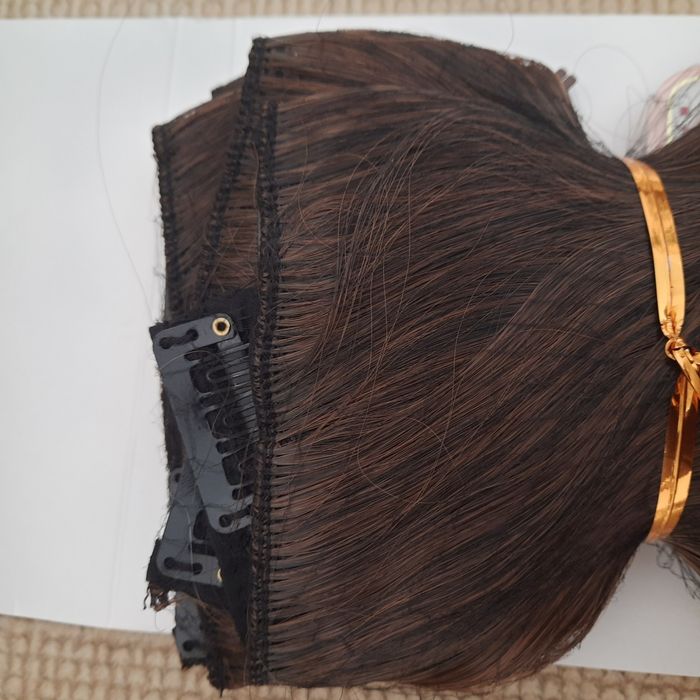 Волосся шоколадного кольору