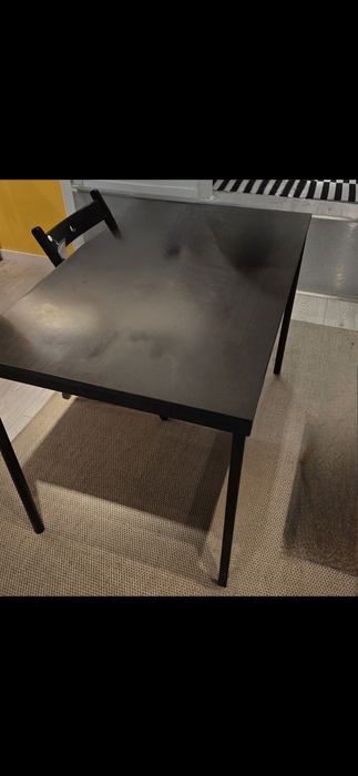 Mesa de refeição + 4 cadeiras