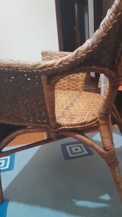 cadeira de vime, em bom estado