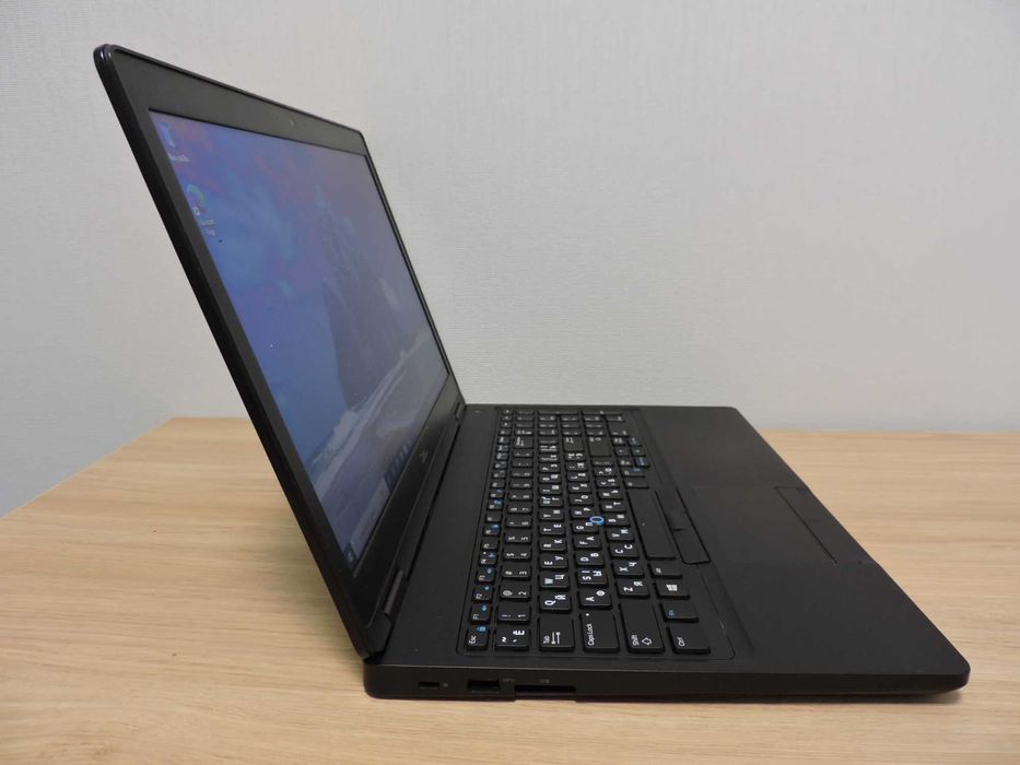 Dell Latitude 5590/15.6/i5 7300U/16GB/SSD256/UHD