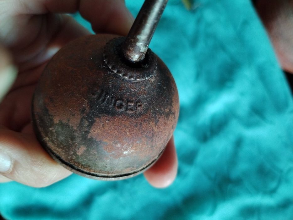 Almotolia Singer Antiga