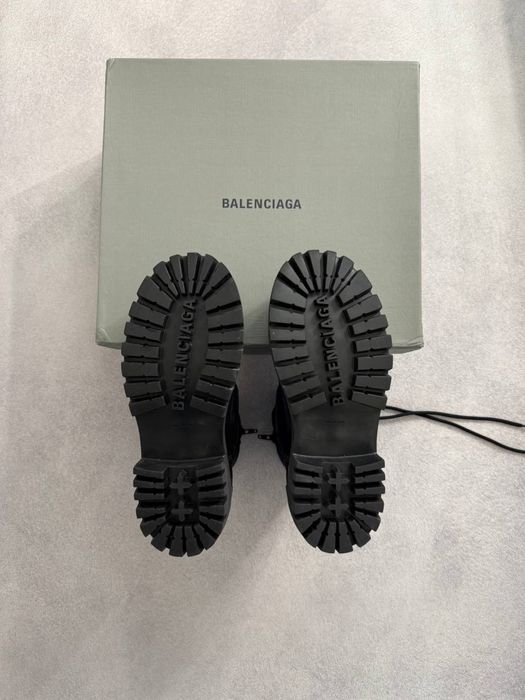 В Наявності Balenciaga Strike Boots 43