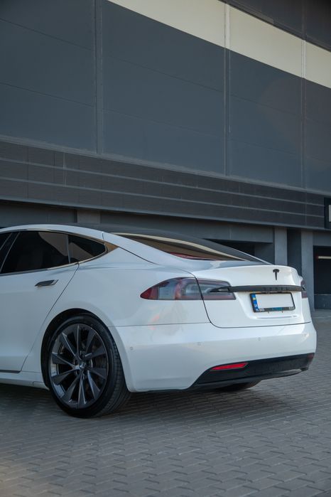 Продам Tesla Model S