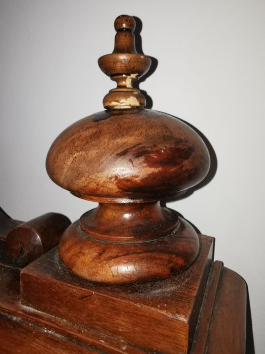 Łóżko ręcznie zdobione-cena do negocjacji