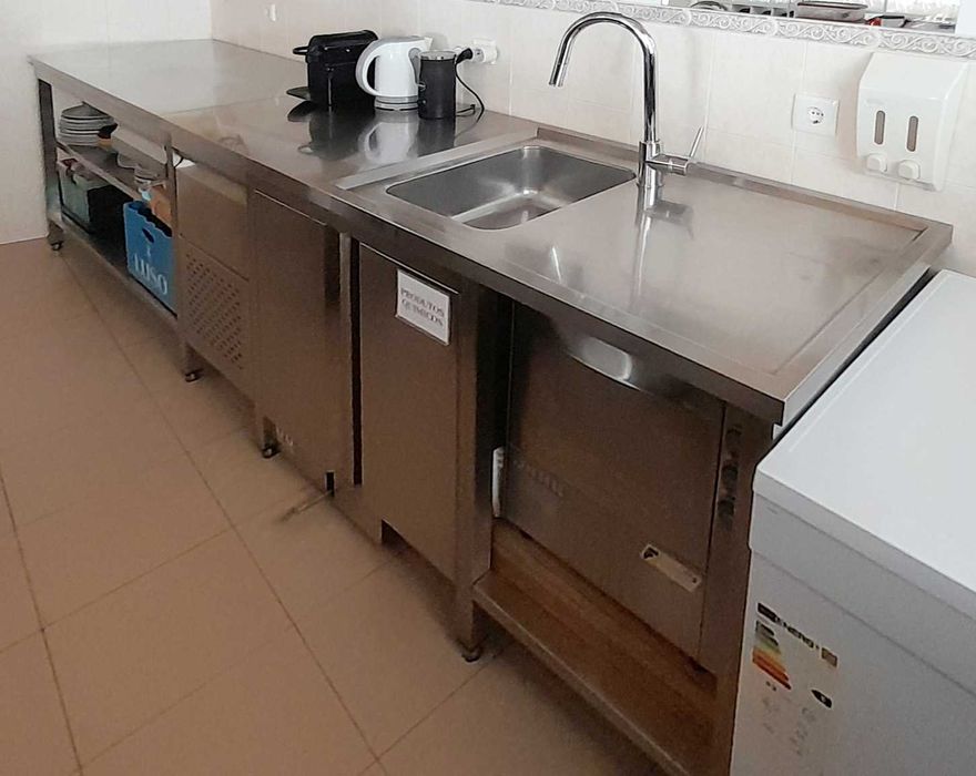 Equipamento restaurante - Bancadas, Frigorifico, Estante, Lavaloiça