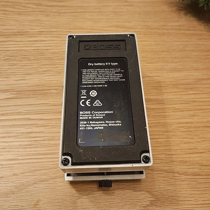 Boss SYB-5  - Syntezator do gitary basowej.