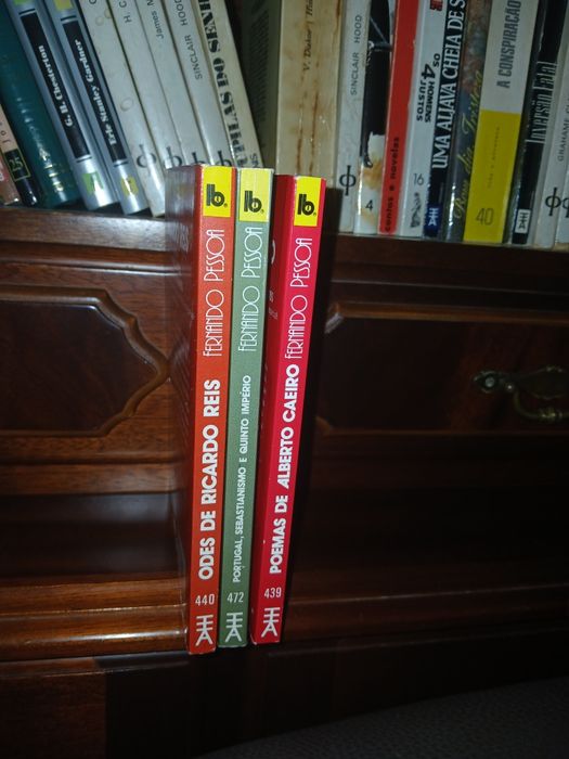 3 livros sobre a Obra Poética de Fernando Pessoa