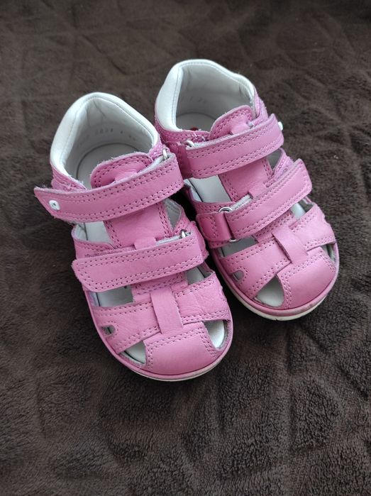 Sandały dziecięce 22