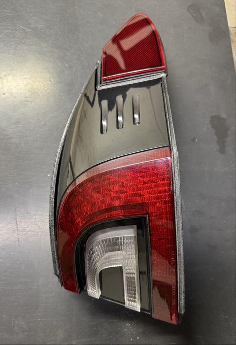 Фара задня права (крило) Tesla model S 2016