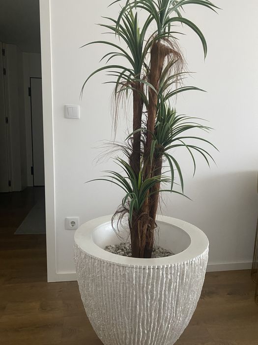 Vaso com planta artificial