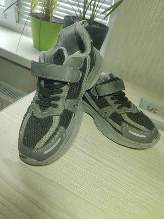 Кросівки на липучці