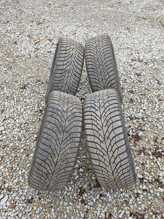 225 55 r17 Kumho WinterCraft WP52+ prawie nowe

Sprzedam komplet opon