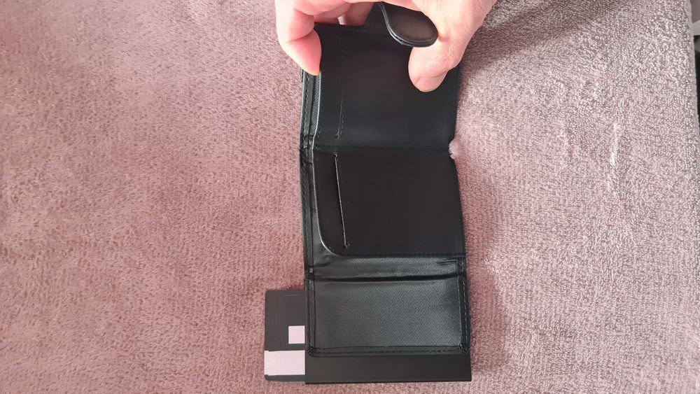 Carteira para 10 cartoes tipo credito,inibidora de contactless  nova