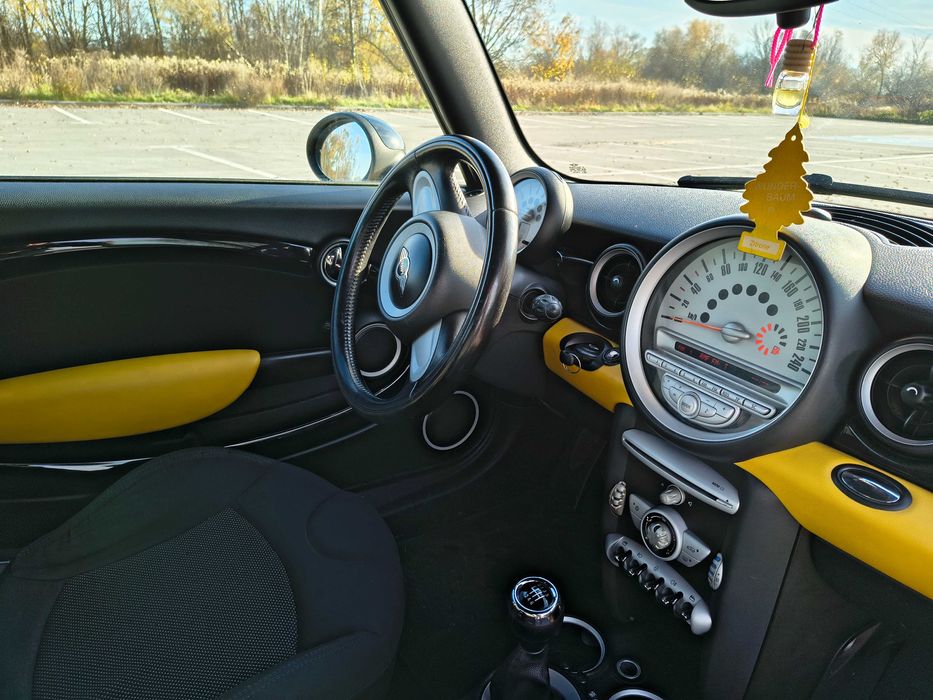 Mini Cooper r 56 2007 r żółty 1.6 benzyna alusy