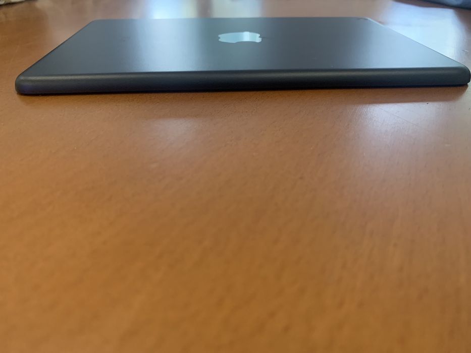 Mini iPad 1 (like new)64584765177730123