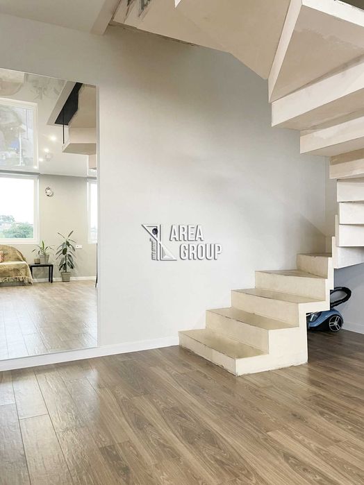 Продається стильна дворівнева квартира.