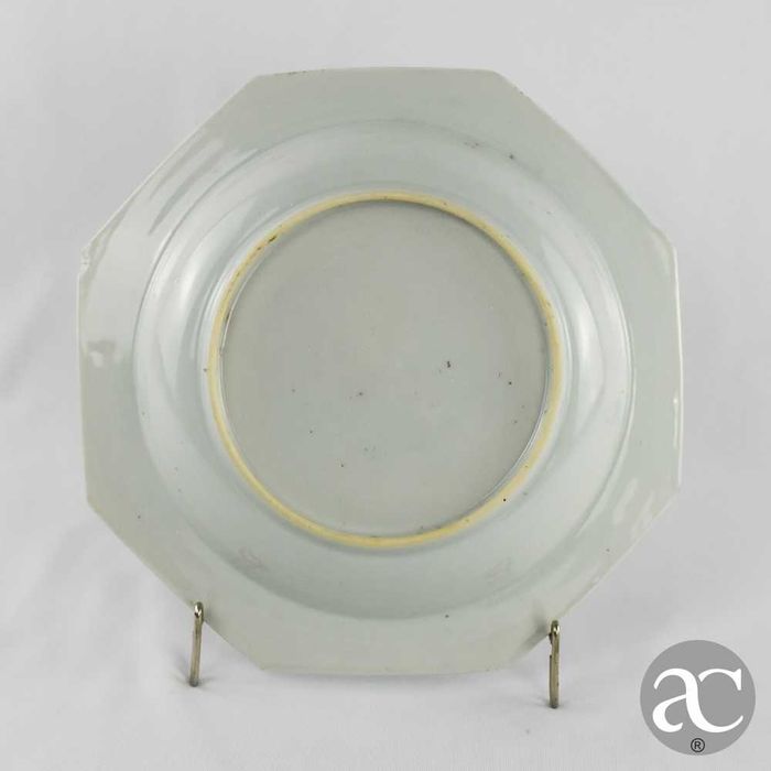 Prato fundo octogonal, porcelana da China período Qianlong, séc. XVIII