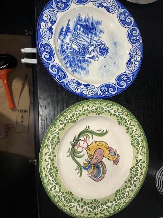 Vendo lindas travessas e pratos pintados à mão da Argilart