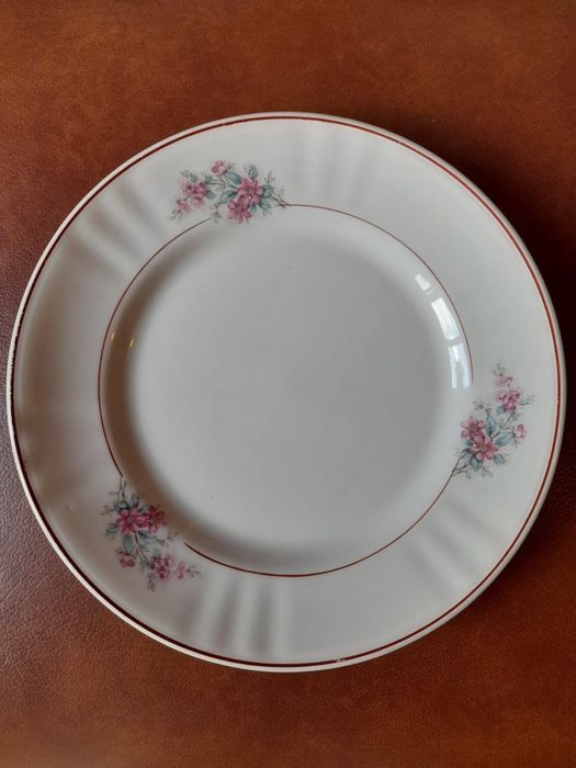 Loiça de Sacavém em bom estado - serviço incompleto